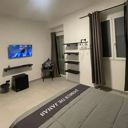Domus De Janas 2 בית הארחה